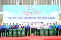 <a href="/trai-dat-xanh" title="Trái đất xanh" rel="dofollow">Trái đất xanh</a>