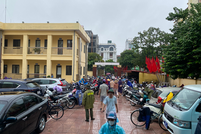 Người dân Ninh Bình phấn khởi nhận quà Tết Độc lập
