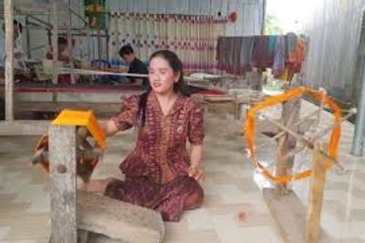 Làng nghề dệt thổ cẩm của đồng bào dân tộc Khmer phát triển kinh tế di sản
