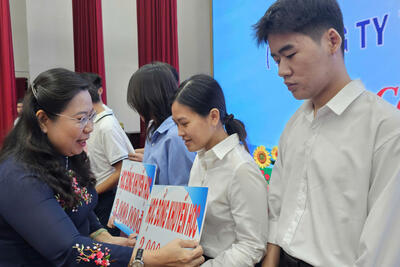 Trao 278 suất học bổng Lương Định Của cho sinh viên Cần Thơ trước thềm năm mới