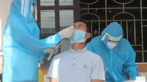 Phát hiện 20 công nhân tại một nhà máy may mắc Covid-19 qua test nhanh