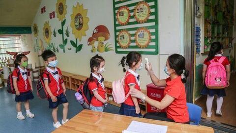 Bộ trưởng Bộ Giáo dục và Đào tạo: Bến Tre cần mạnh dạn đưa học sinh quay lại trường