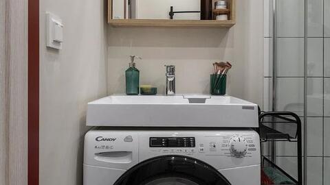 Mãn nhãn với không gian sống thanh lịch, tiện nghi trong căn hộ 22m² của người phụ nữ trung niên: Lối chơi ‘chọi’ màu vừa sang vừa ấm cúng