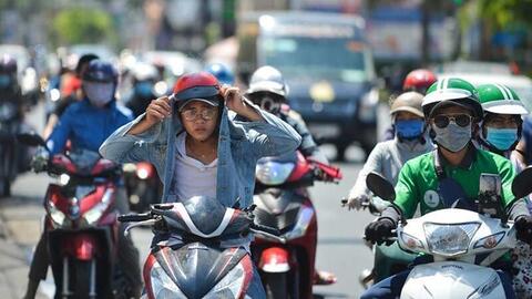 Miền Bắc mưa phùn, miền Nam chạm ngưỡng nắng nóng 35 độ C
