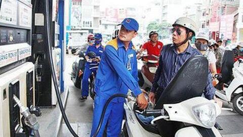 Xem xét đề xuất giảm thuế môi trường để hạ giá xăng dầu vào tuần tới