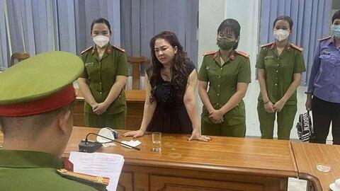 Bà Phương Hằng bị khởi tố, tạm giam: Đội ngũ đứng sau mỗi buổi livestream có bị coi là đồng phạm?