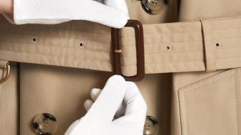 Bí mật đằng sau chiếc áo trench coat trứ danh của Burberry: Đường may 11,5 mũi trên 1 inch bằng tay 100%, tỷ lệ sai sót 0%