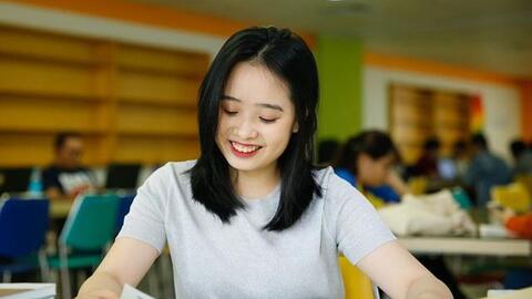 Nữ sinh học khối A nhưng thi Văn THPT được 9,75, đỗ Đại học Ngoại ngữ Hà Nội: Chia sẻ mẹo học lợi hại, quan trọng nhất là điều này
