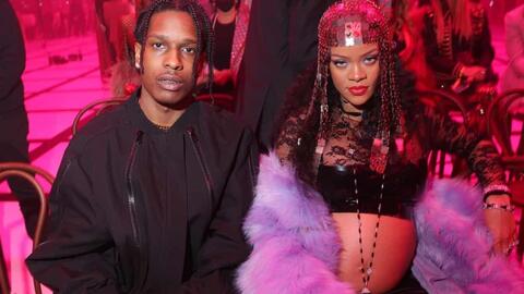 Rihanna đón con đầu lòng
