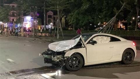 Bắc Giang: Xe Audi va chạm với môtô làm 3 người thiệt mạng