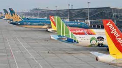Khách ồ ạt đi du lịch, tình trạng chậm huỷ chuyến bay gia tăng, Bộ GTVT chỉ đạo khẩn