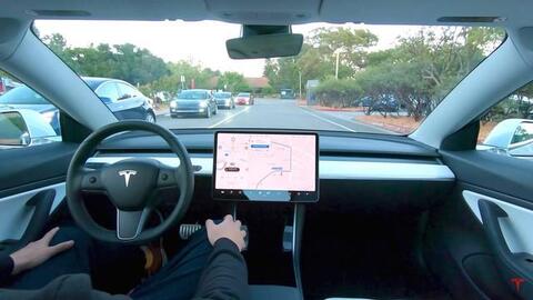 Công nghệ tự lái của Mercedes 'sinh sau đẻ muộn' nhưng có 1 thứ vượt trội so với Tesla