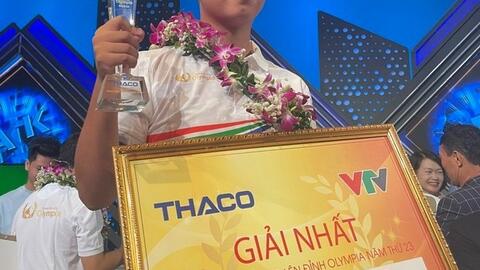 Bố Lê Xuân Mạnh Quán quân Đường lên đỉnh Olympia có màn ăn mừng chiến tích của con trai viral cõi mạng