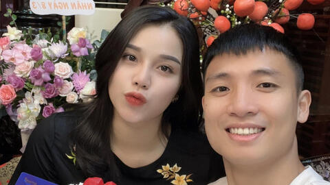 Cầu thủ nổi tiếng cưới "tiểu thư": Tặng nhà và xe sang khi vợ nói thích, nể nhất là cách xử lý khi hôn nhân có "biến"