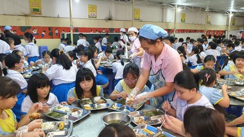 Bảo đảm điều kiện ăn, ở, sinh hoạt và học tập cho học sinh