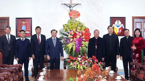 Bà con giáo dân tiếp tục đồng hành, chia sẻ cùng TP Hà Nội