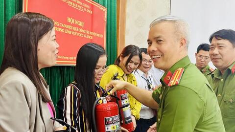 Báo chí đồng hành cùng Công an tỉnh Bình Dương chống “giặc lửa”