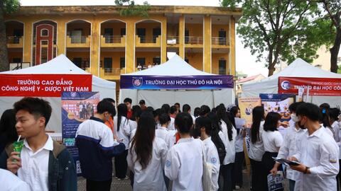 Giải toả băn khoăn về lựa chọn nghề nghiệp cho học sinh lớp 12