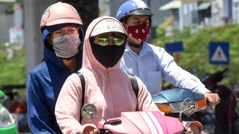 Hà Nội nắng nóng gay gắt, nhiệt độ cao nhất 38 độ C