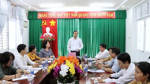 Lãnh đạo tỉnh Bà Rịa - Vũng Tàu tặng quà trẻ em có hoàn cảnh đặc biệt