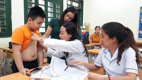 Quan tâm chế độ dinh dưỡng cho học sinh tiểu học