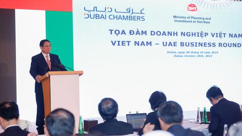 Thủ tướng Phạm Minh Chính kêu gọi doanh nghiệp UAE đầu tư vào lĩnh vực năng lượng mới, kinh tế xanh