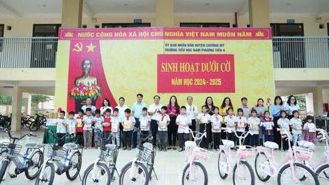 Mang yêu thương tới Nhân dân và học sinh vùng lũ Chương Mỹ