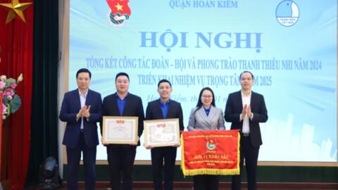 Quận đoàn Hoàn Kiếm nhận Cờ thi đua xuất sắc dẫn đầu