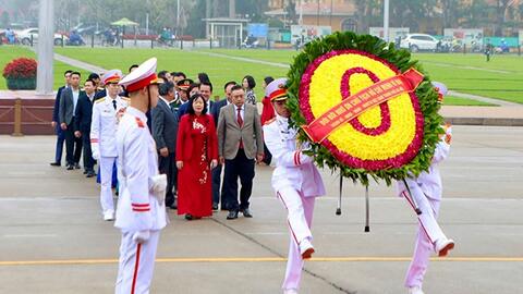 Lãnh đạo TP viếng Chủ tịch Hồ Chí Minh, các Anh hùng liệt sĩ