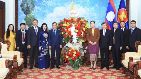 Hà Nội sẽ mãi giữ gìn, vun đắp quan hệ Việt Nam - Lào