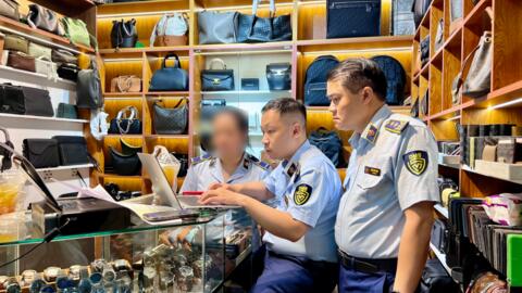 Điểm nóng buôn bán hàng giả, hàng nhái tại TP Hồ Chí Minh