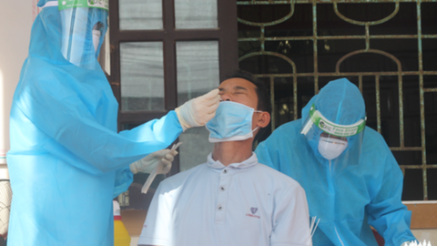 Phát hiện 20 công nhân tại một nhà máy may mắc Covid-19 qua test nhanh