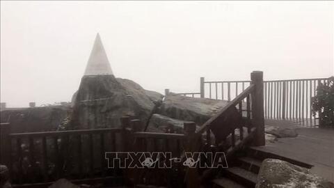 Băng tuyết bao phủ đỉnh Fansipan, Sa Pa