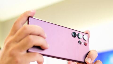 Cận cảnh Galaxy S22 Ultra -  liệu có xứng đáng ngôi 'vua' smartphone Android?