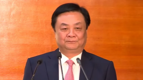 Bộ trưởng Nông nghiệp bất ngờ công khai số điện thoại cá nhân và email