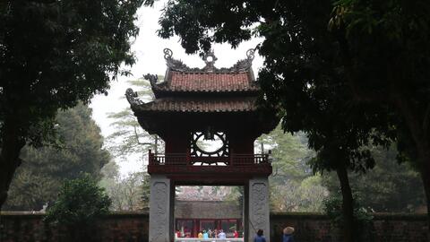 Khách du lịch đến Hà Nội tăng gần 50%