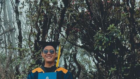 Hành trình khoe bằng tốt nghiệp từ Nam ra Bắc: Nam sinh chinh phục cả đỉnh Fansipan, bị coi là rich kid nhưng đáp trả thế nào?