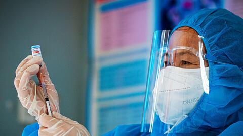 Hướng dẫn mới về tiêm vaccine cho người đã mắc COVID-19