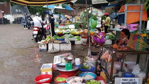Thực phẩm không rõ nguồn gốc tràn chợ tự phát