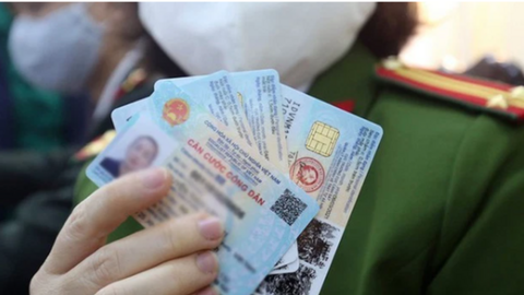 Bị thu hồi sổ hộ khẩu, khi làm căn cước công dân gắn chíp cần những thủ tục gì?