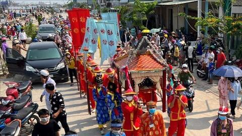Hàng ngàn người chiêm bái Lễ hội Nghinh Ông Đông Hải