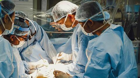 Chủ tịch nước biểu dương Bệnh viện Nhi Trung ương ghép gan thành công cho bé 9 tháng tuổi