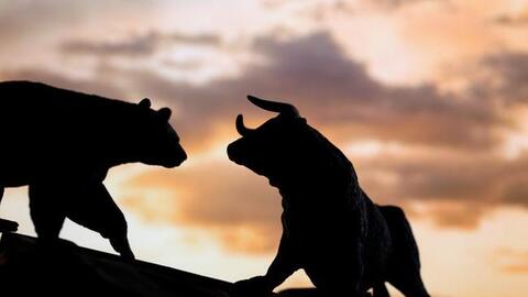 Loạt cổ phiếu đầu cơ giảm sàn, VN-Index tăng hơn 7 điểm với thanh khoản sụt giảm