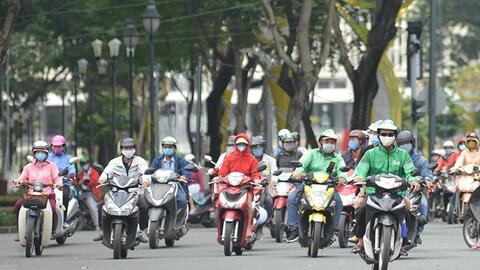 Thời tiết ngày 4-5: Miền Bắc nắng ấm, miền Nam mưa rào và dông