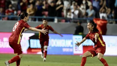 Tuyển nữ Việt Nam nhận khoản tiền thưởng lớn sau khi ngược dòng đánh bại Philippines