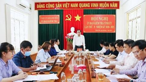 Cách hết chức vụ trong Đảng đối với Giám đốc Trung tâm phát triển quỹ đất Khánh Hoà