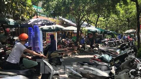 Bí thư Hà Nội Đinh Tiến Dũng: Xe đỗ cả ra đường, không có lối đi về