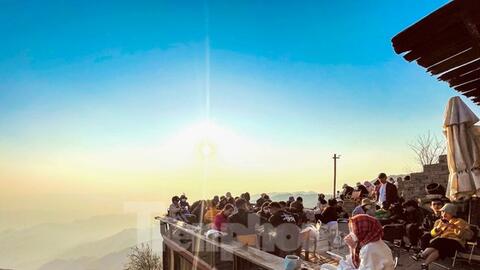 Giới trẻ nô nức đổ về 'thiên đường mây' Tà Xùa ngắm hoàng hôn