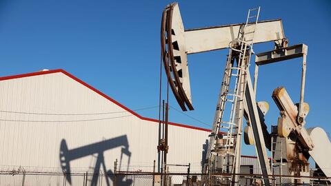 Dầu tăng 1% khi lo ngại về khủng hoảng ngân hàng dịu bớt