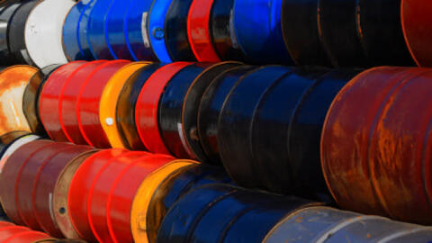 Dầu giảm hơn 3.5% khi Nga hạ triển vọng cắt giảm sản lượng bổ sung của OPEC+